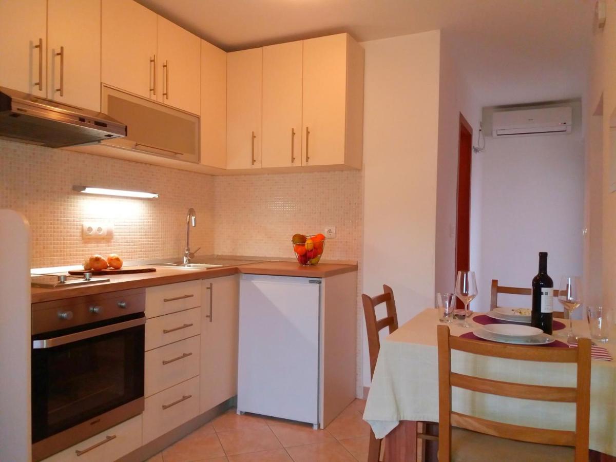 Apartments With A Parking Space Jelsa, Hvar - 8713 Exterior photo